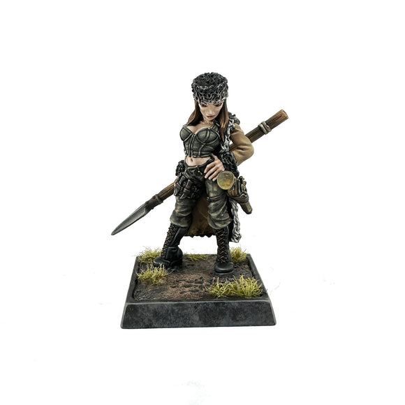 Reaper Bones USA: Mercenary Huntress (30198) - Unpainted