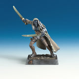 Reaper Bones USA: Tharnyx Shadeborn, Elf Rogue (30244) - Unpainted