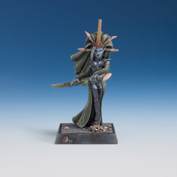 Reaper Bones USA: Dark Elf Priestess (30246) - Unpainted